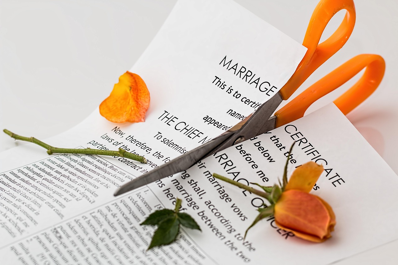 熟年離婚における教育費の負担はどうなるのか？
