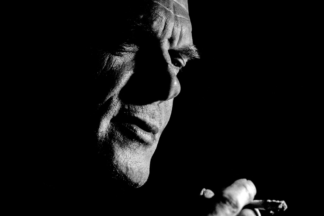 熟年離婚における夫の依存行動とは何か？